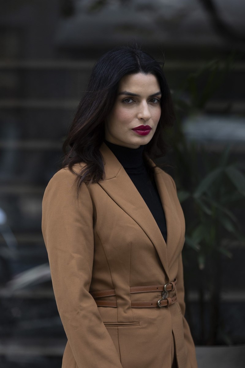 3 αγαπημένες Ελληνίδες μας δείχνουν εύκολα day to night σύνολα με χαρακτηριστικό British twist - εικόνα 6