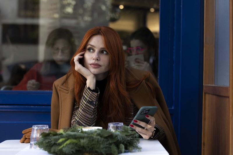 3 αγαπημένες Ελληνίδες μας δείχνουν εύκολα day to night σύνολα με χαρακτηριστικό British twist - εικόνα 3