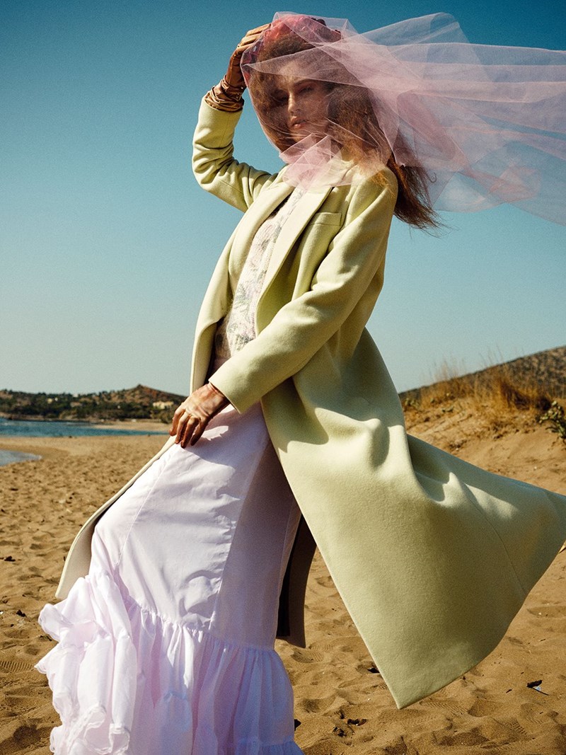 In bloom: Η μόδα των ημερών μάς προκαλεί να πάμε κόντρα στην εποχή - εικόνα 9