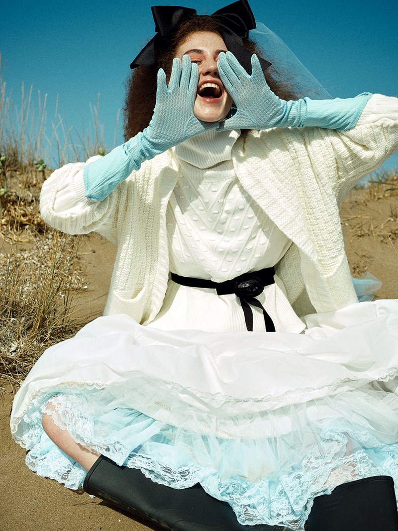 In bloom: Η μόδα των ημερών μάς προκαλεί να πάμε κόντρα στην εποχή - εικόνα 1