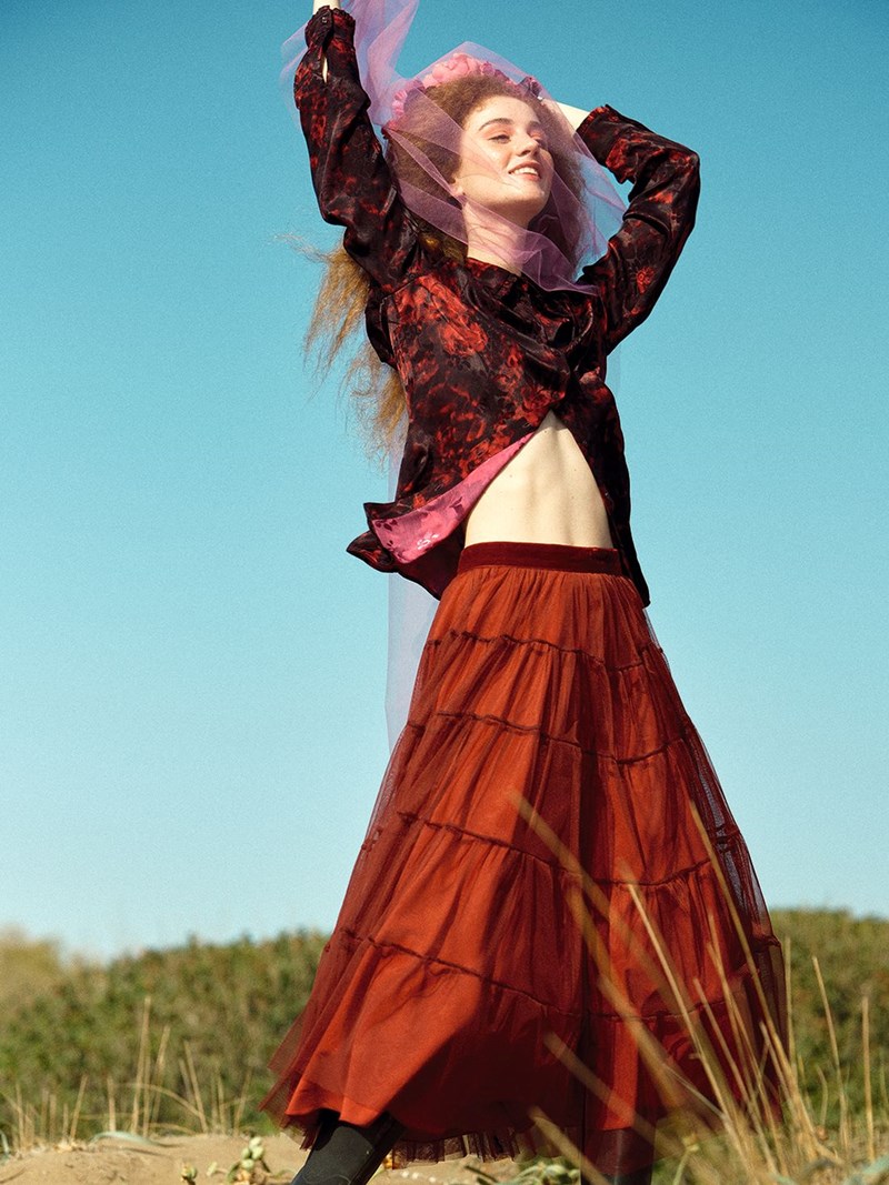 In bloom: Η μόδα των ημερών μάς προκαλεί να πάμε κόντρα στην εποχή - εικόνα 5