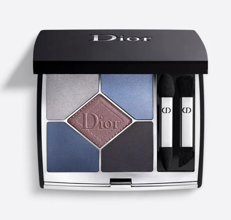 Washed Denim: Ο τρόπος για να φορέσεις τη μπλε σκιά και να απογειώσεις το eye-look σου - εικόνα 2