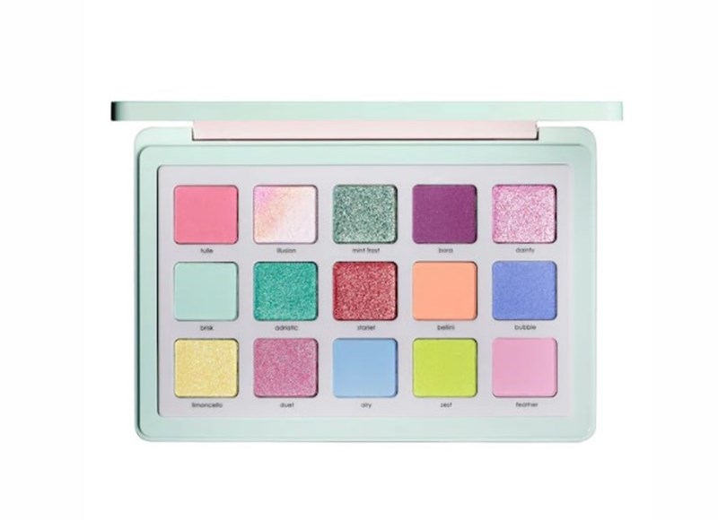 Washed Denim: Ο τρόπος για να φορέσεις τη μπλε σκιά και να απογειώσεις το eye-look σου - εικόνα 3