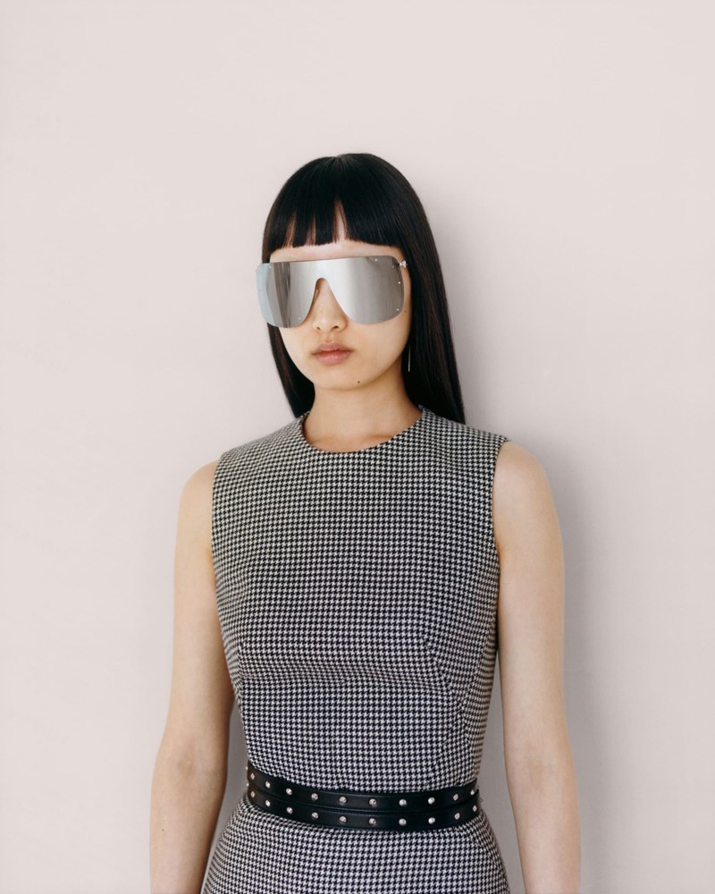 Η νέα συλλογή γυαλιών του Οίκου Alexander McQueen γιορτάζει την ομορφιά του απροσδόκητου - εικόνα 5