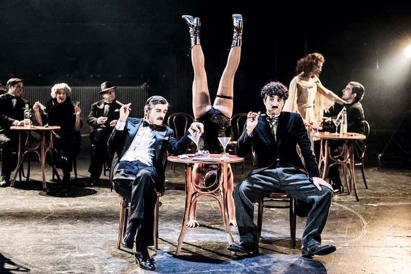 ELLE NOW: Τι να κάνεις, τι να δεις και τι να ακούσεις αυτές τις γιορτές - εικόνα 2