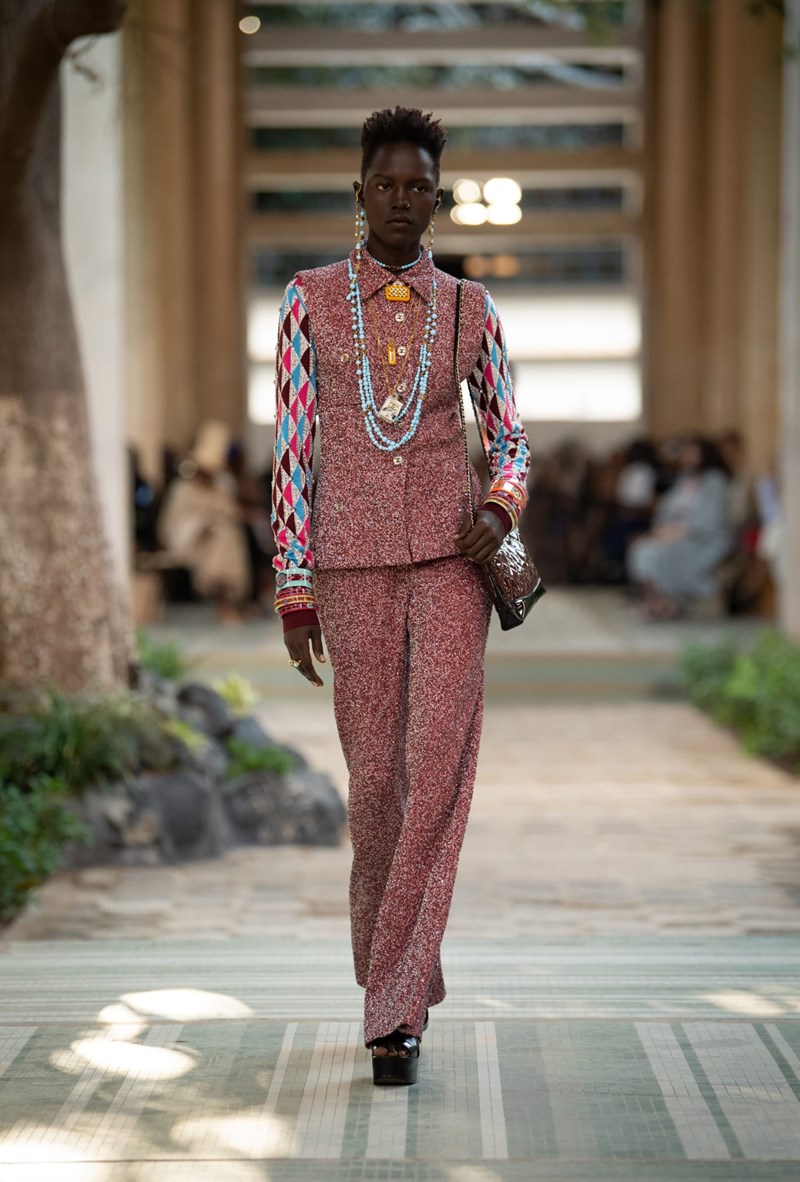 Chanel Dakar Métiers d'Art 2022/23: Τα looks που ξεχωρίσαμε από το show που έγραψε ιστορία - εικόνα 10