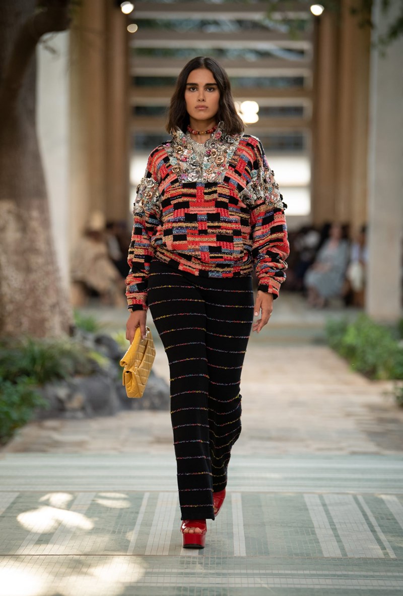 Chanel Dakar Métiers d'Art 2022/23: Τα looks που ξεχωρίσαμε από το show που έγραψε ιστορία - εικόνα 3