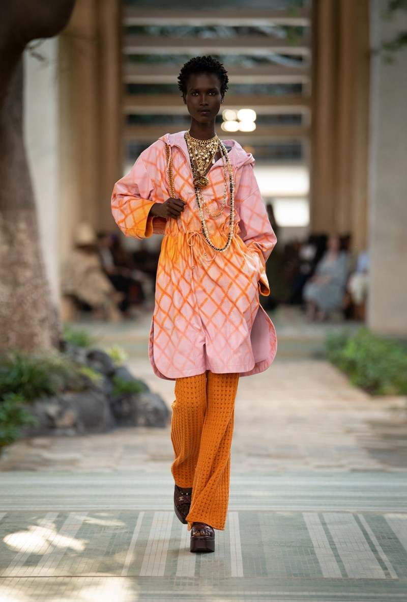 Chanel Dakar Métiers d'Art 2022/23: Τα looks που ξεχωρίσαμε από το show που έγραψε ιστορία - εικόνα 5