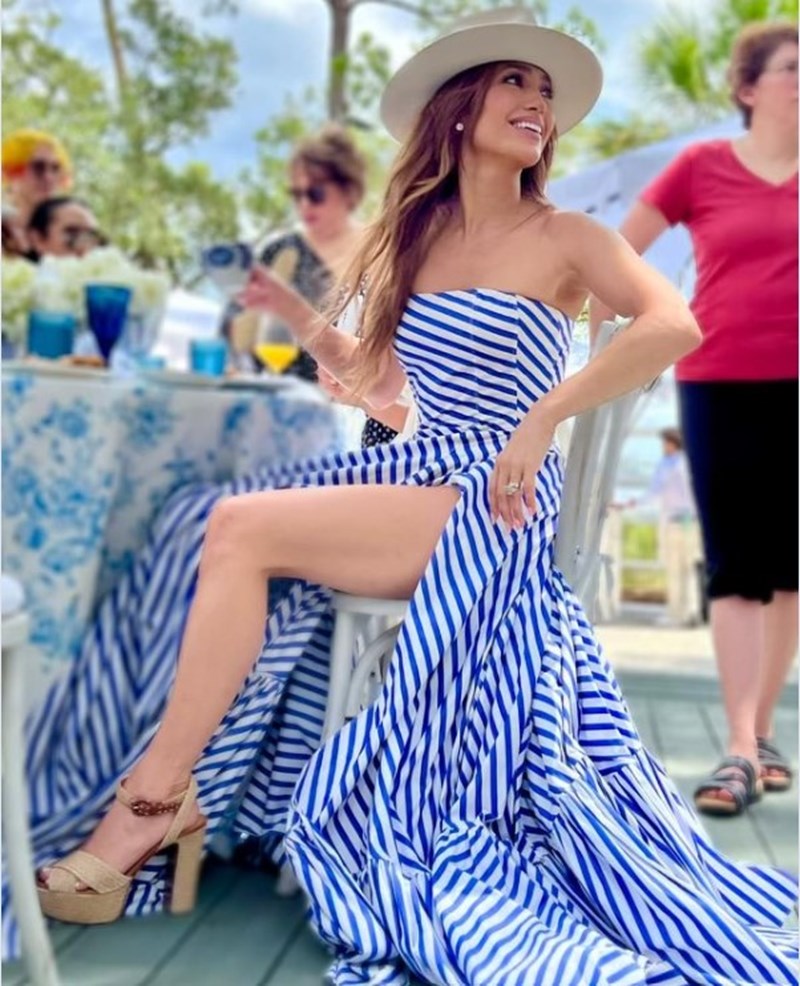 Η Jennifer Lopez μοιράζεται με τους fans της τα γιορτινά looks της και είναι για ακόμα μια φορά υπέροχη - εικόνα 3