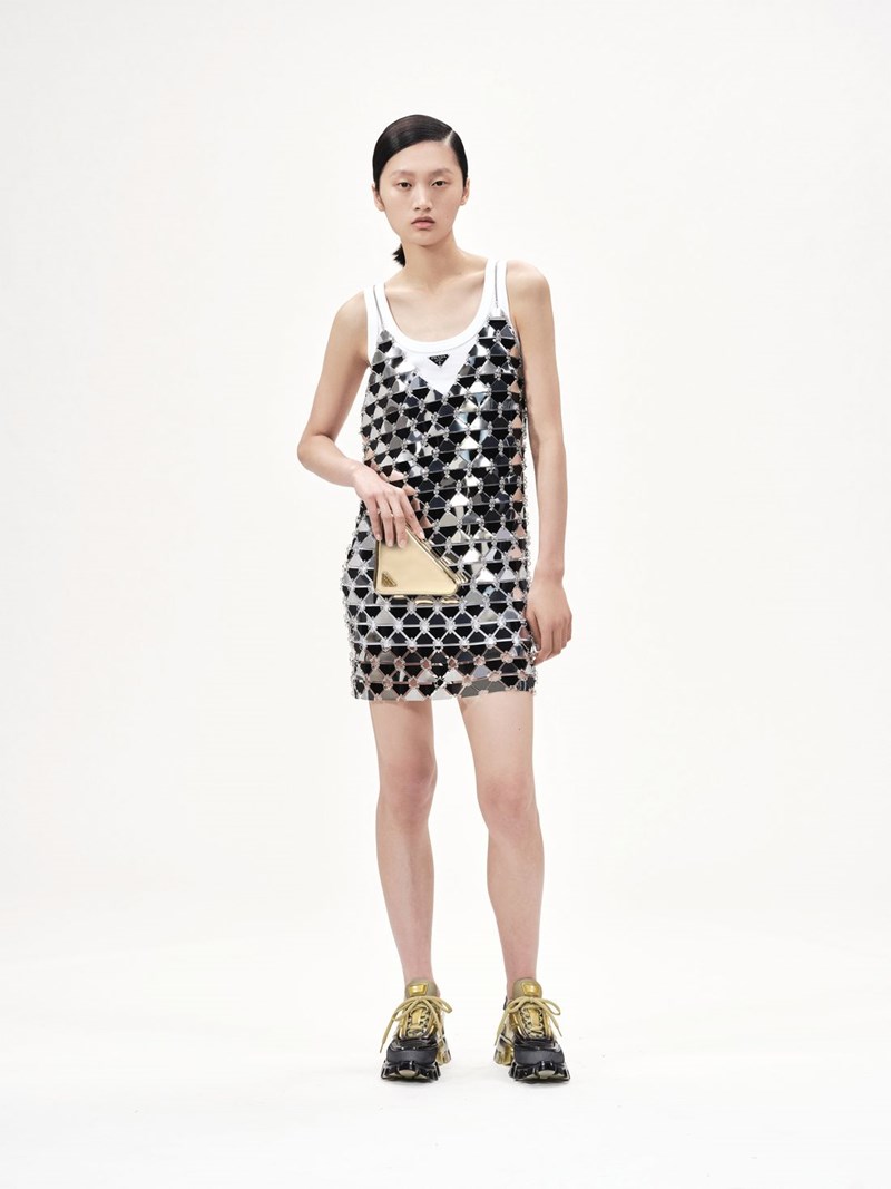 H day to night Ready to Wear συλλογή της Prada που λατρεύουν οι celebrities δημιουργήθηκε για να εξυψώσει το χειμερινό μας στιλ - εικόνα 4