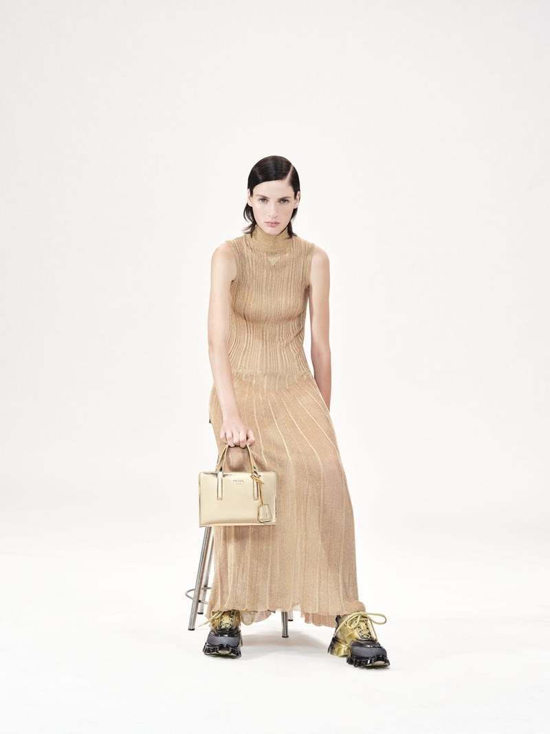 H day to night Ready to Wear συλλογή της Prada που λατρεύουν οι celebrities δημιουργήθηκε για να εξυψώσει το χειμερινό μας στιλ - εικόνα 1