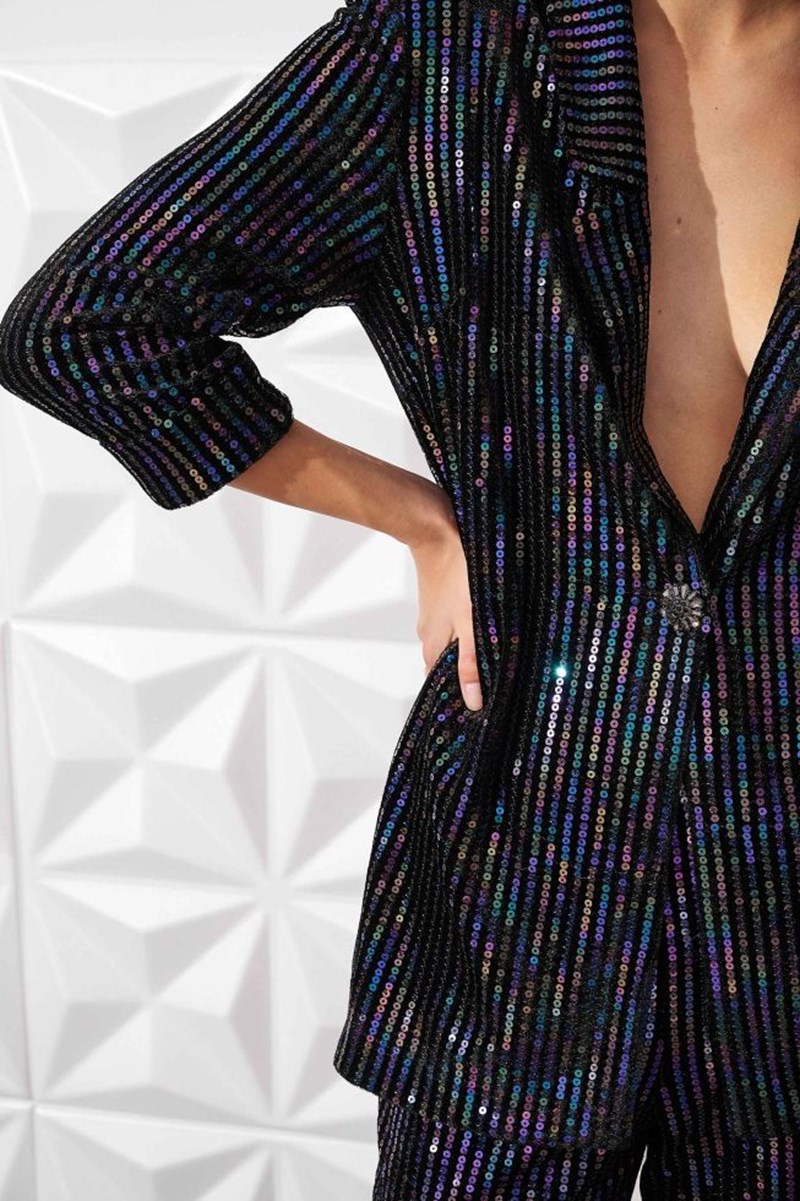 Τα glam σακάκια που κοστίζουν κάτω από 100 ευρώ και θα απογειώσουν τις βραδινές εμφανίσεις σου - εικόνα 4