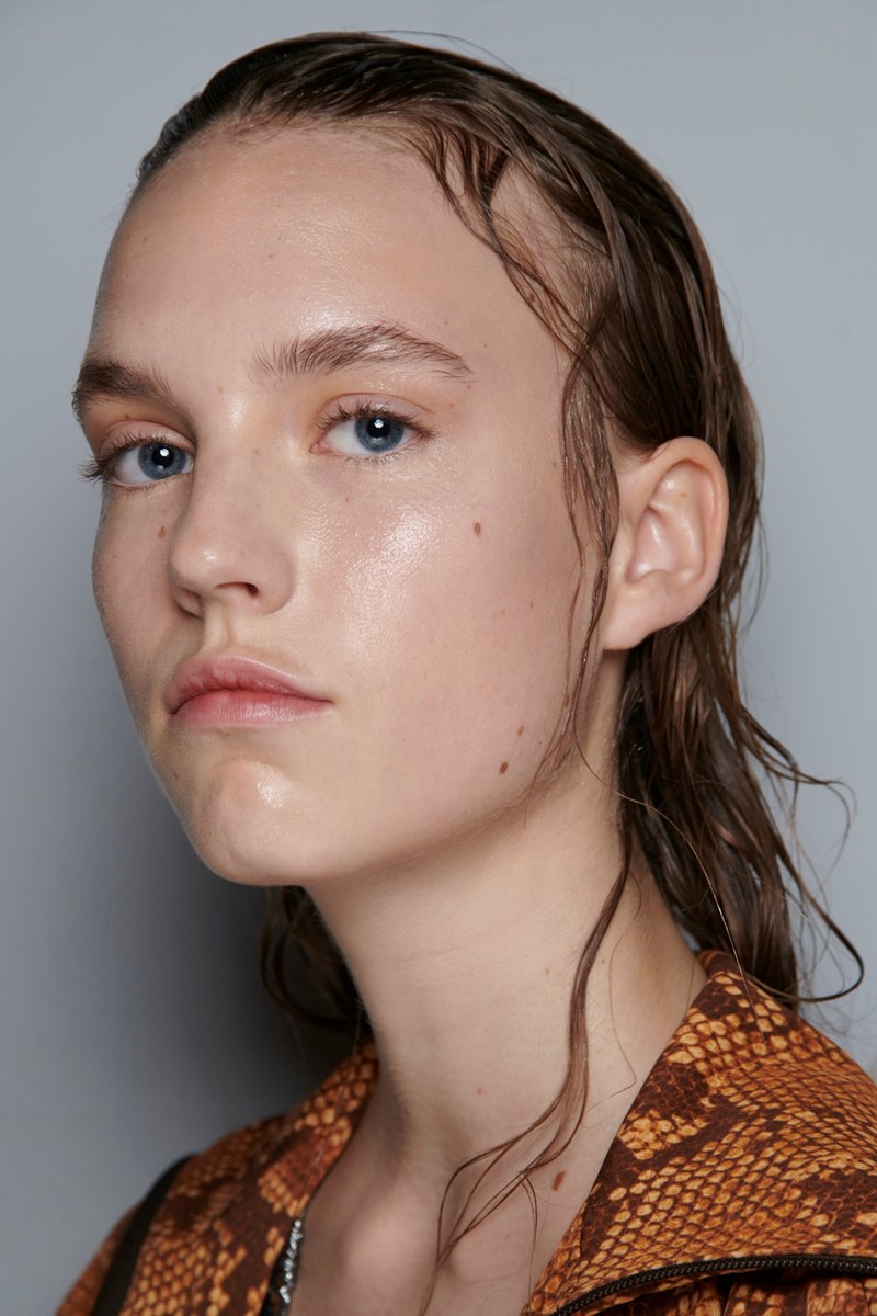 "Shower makeup": Αυτή θα είναι η νούμερο ένα τάση στο μακιγιάζ για το 2023 - εικόνα 1