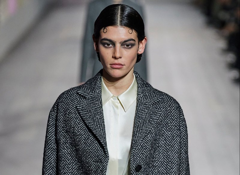 Αυτό είναι το χτένισμα που είδαμε περισσότερο στα catwalks και στο street style στην Εβδομάδα Υψηλής Ραπτικής στο Παρίσι - εικόνα 2