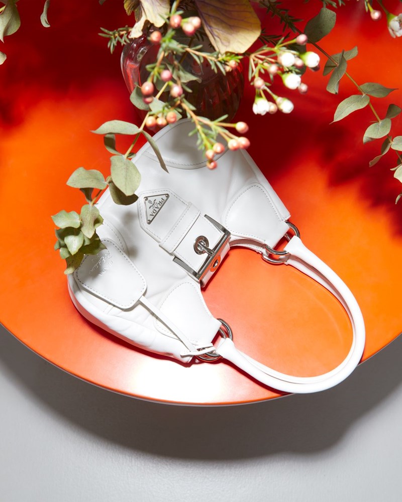 Η εμβληματική Prada Moon Bag από την Y2K era επιστρέφει ανανεωμένη στη SS23 συλλογή του οίκου - εικόνα 5