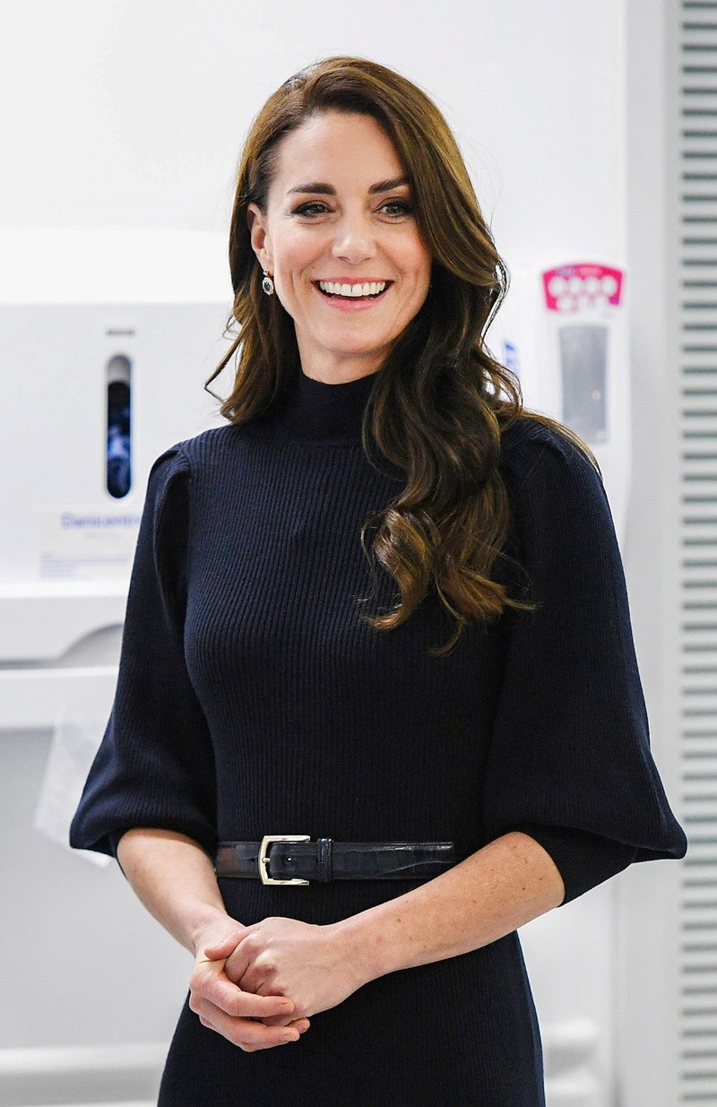 Δύο οικονομικές παραλλαγές του αγαπημένου φορέματος της Kate Middleton που βάλαμε αμέσως στο καλάθι μας - εικόνα 2