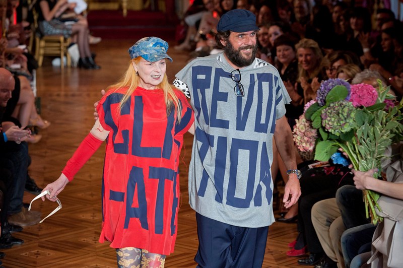 «Το μόνο που ήθελα ήταν να σώσω τον κόσμο»: Η σύμβουλος έκδοσης του ELLE Φλώρα Τζημάκα μας συστήνει ξανά την επαναστάτρια της μόδας, Vivienne Westwood - εικόνα 1