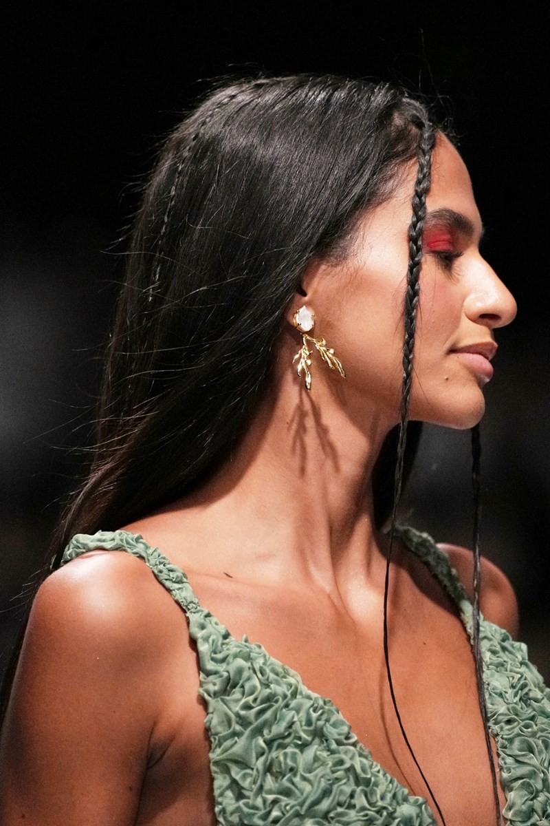 6 εύκολα χτενίσματα που θα σου εξασφαλίσουν τις πιο stylish εμφανίσεις με ελάχιστη προσπάθεια - εικόνα 5