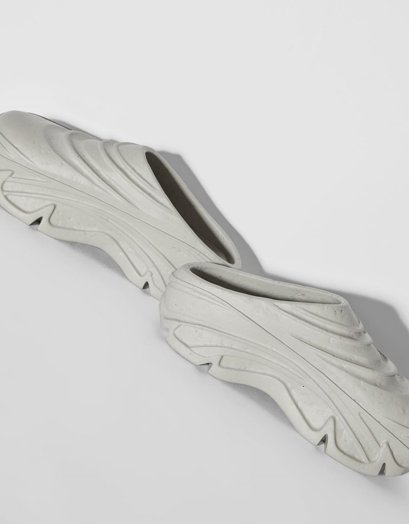 Ugly shoes: 7 “άσχημα” παπούτσια που σου υποσχόμαστε ότι θα λατρέψεις - εικόνα 1