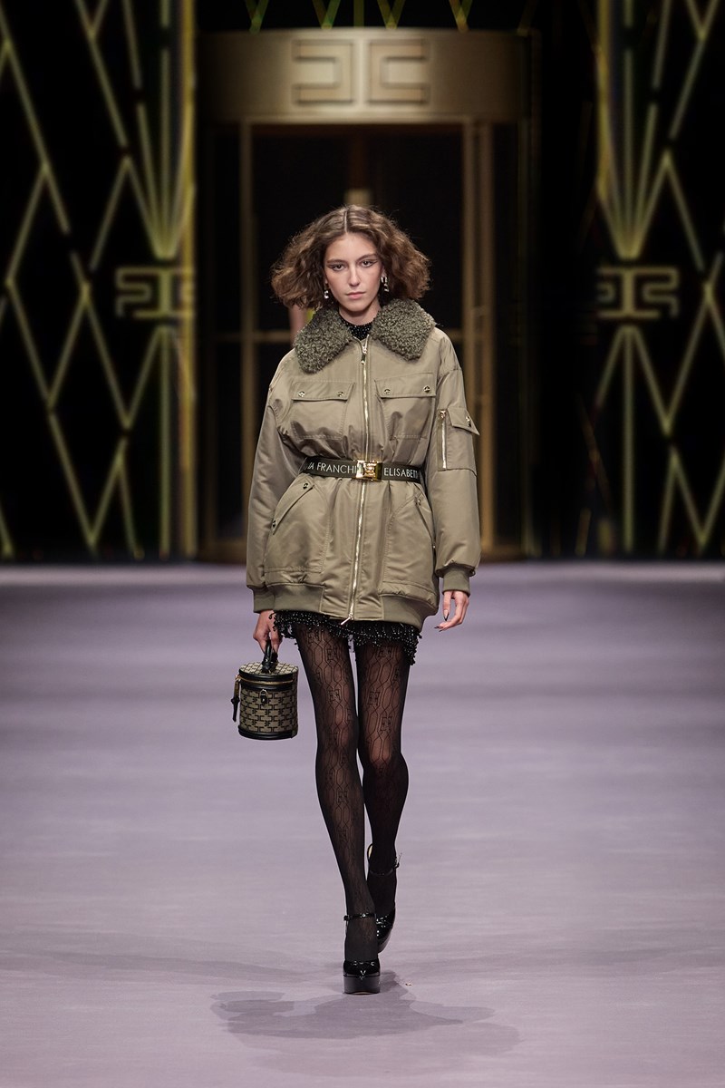 Elisabetta Franchi FW23: Η νέα συλλογή του οίκου είναι περιπέτεια στο χρόνο και στο χώρο - εικόνα 4