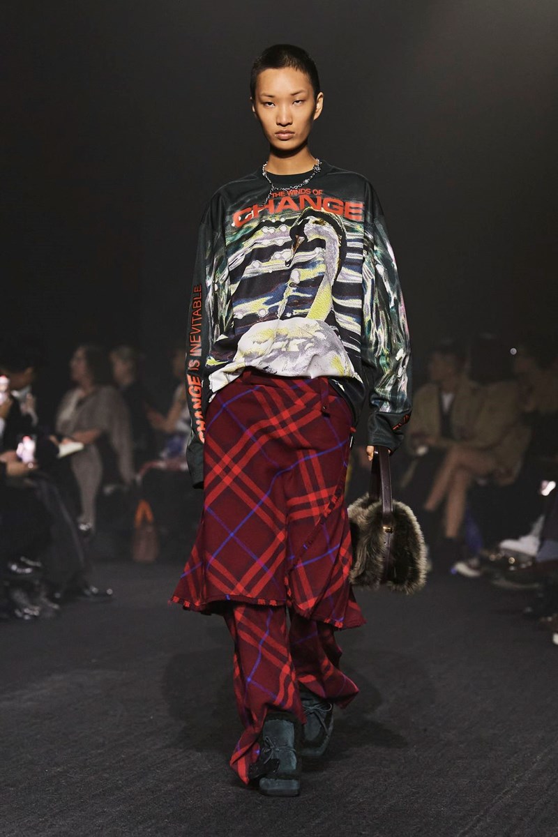 Αυτή είναι η νέα εποχή της Burberry του Daniel Lee - εικόνα 12