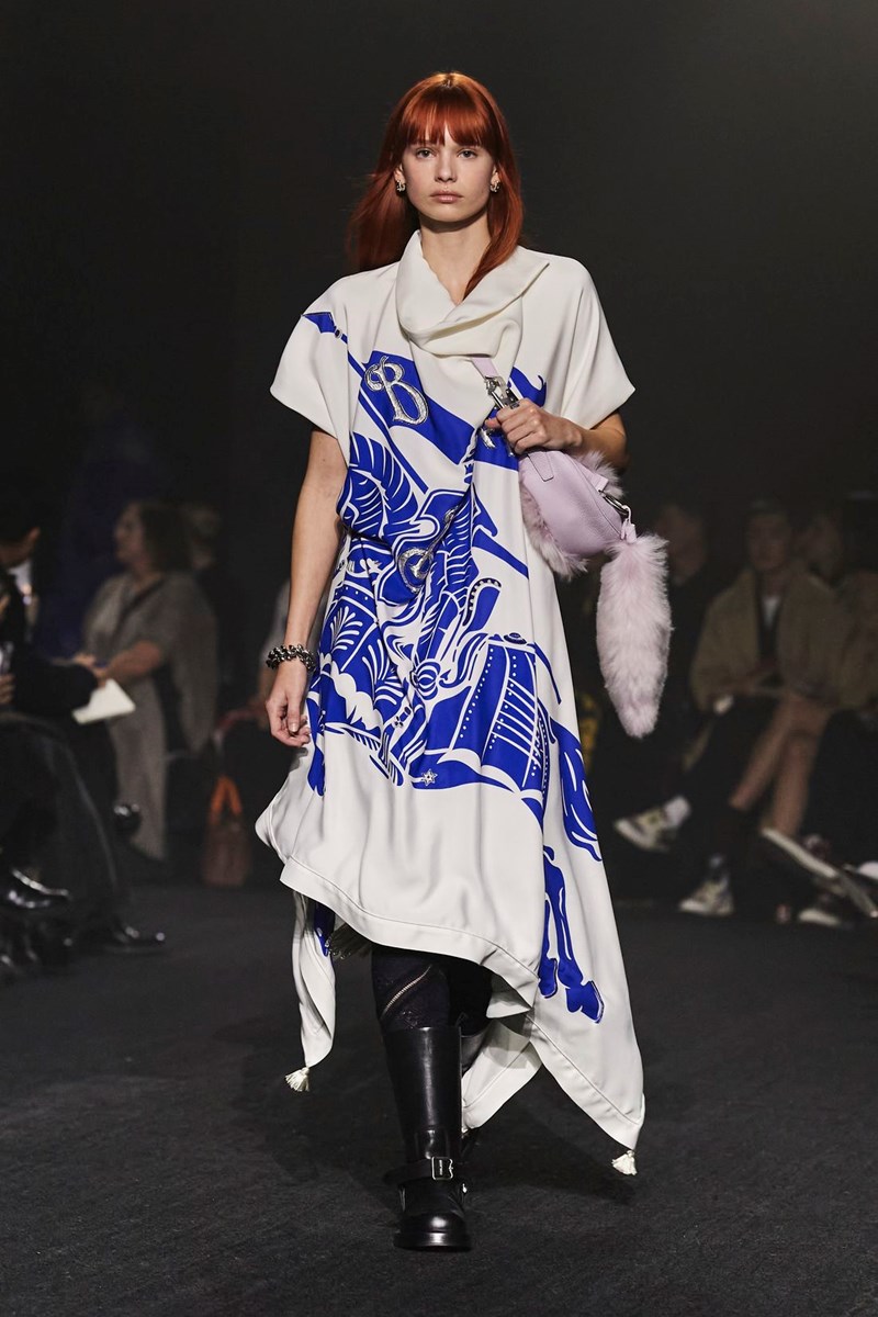 Αυτή είναι η νέα εποχή της Burberry του Daniel Lee - εικόνα 16