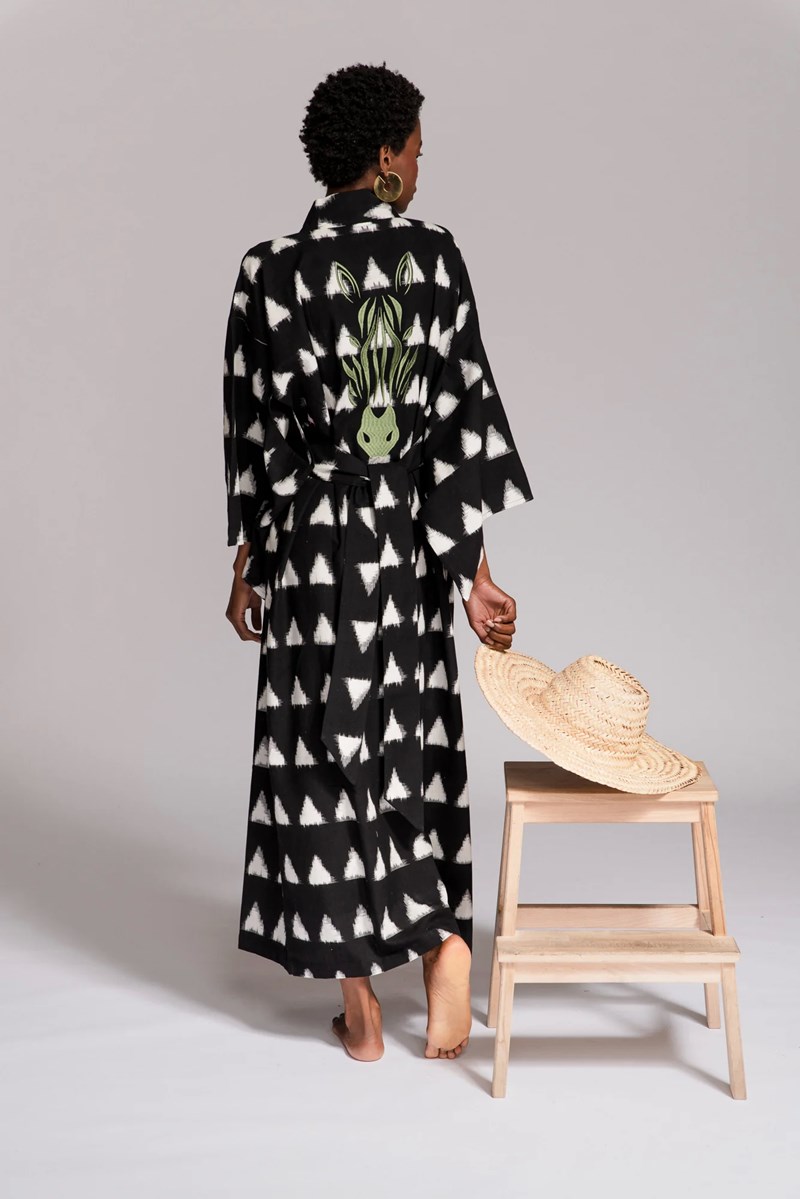 6 ρόμπες που μπορείς να φορέσεις σαν πανωφόρι στις ανοιξιάτικες βόλτες σου - εικόνα 1