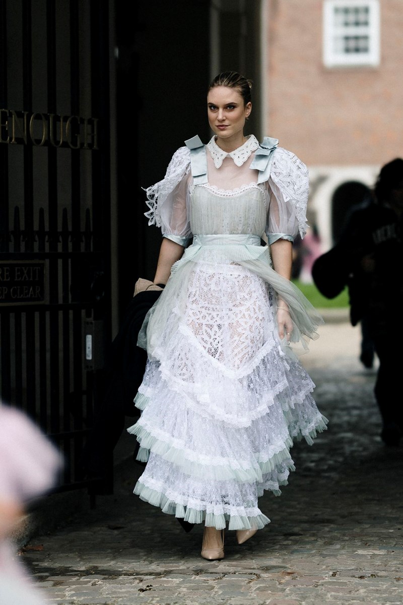 Αυτά είναι τα καλύτερα street style looks που ξεχωρίσαμε από την εβδομάδα μόδας του Λονδίνου - εικόνα 3