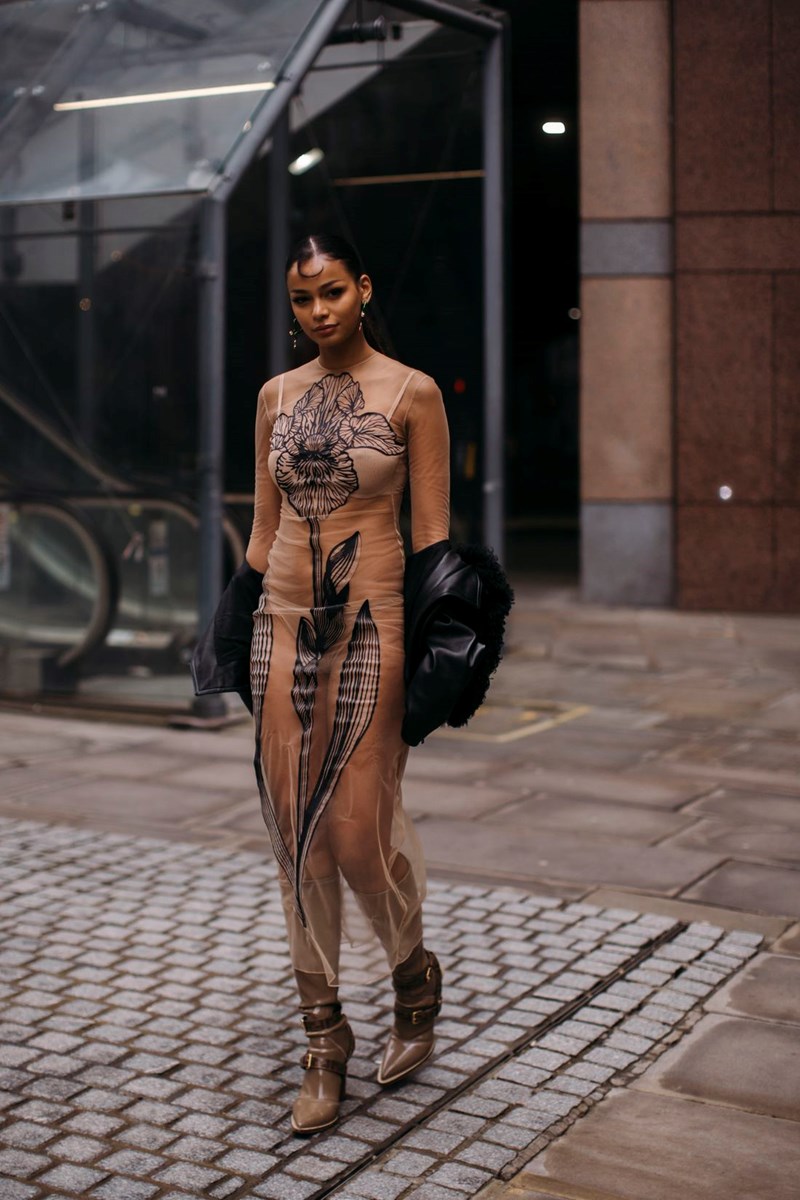 Αυτά είναι τα καλύτερα street style looks που ξεχωρίσαμε από την εβδομάδα μόδας του Λονδίνου - εικόνα 9