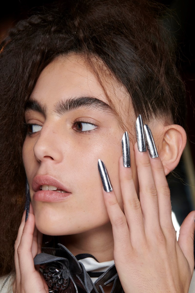 6 nail trends που είδαμε στα runways για τη σεζόν SS23 και σίγουρα θα τολμήσουμε - εικόνα 4