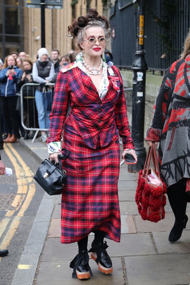 Οι απροσδόκητες εμφανίσεις των celebrities που παρευρέθηκαν στο "punk" μνημόσυνο της Vivienne Westwood - εικόνα 3