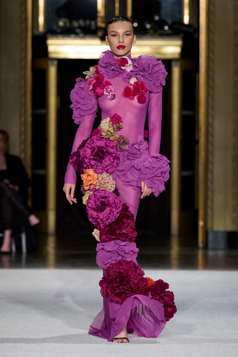 Αυτά είναι τα καλύτερα looks από τα catwalks της εβδομάδας μόδας της Νέας Υόρκης για τη σεζόν FW23 - εικόνα 7