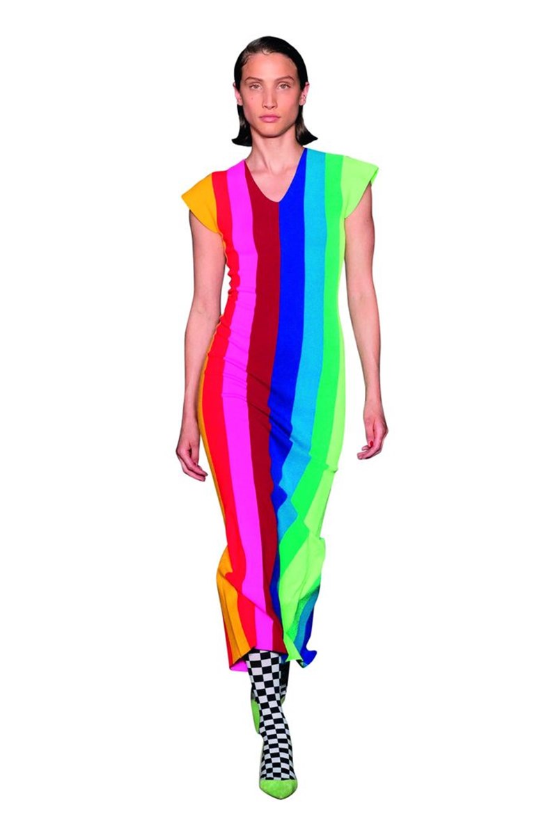 Rainbow euphoria: Οι ρίγες του ουράνιου τόξου τυλίγουν φορέματα, πλεκτά και αξεσουάρ - εικόνα 2