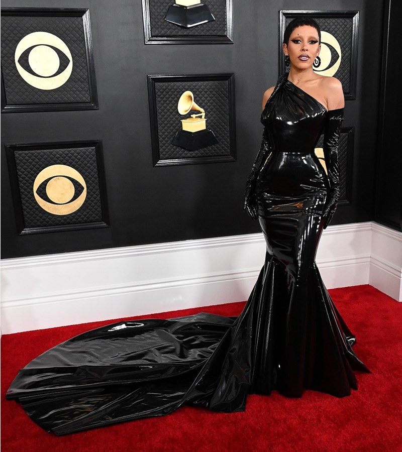 Grammy 2023: Η ολόσωμη φόρμα του Harry Styles που νίκησε όλες τις εκκεντρικές παρουσίες, η σαρωτική Beyoncé και πολύ βολάν - εικόνα 9