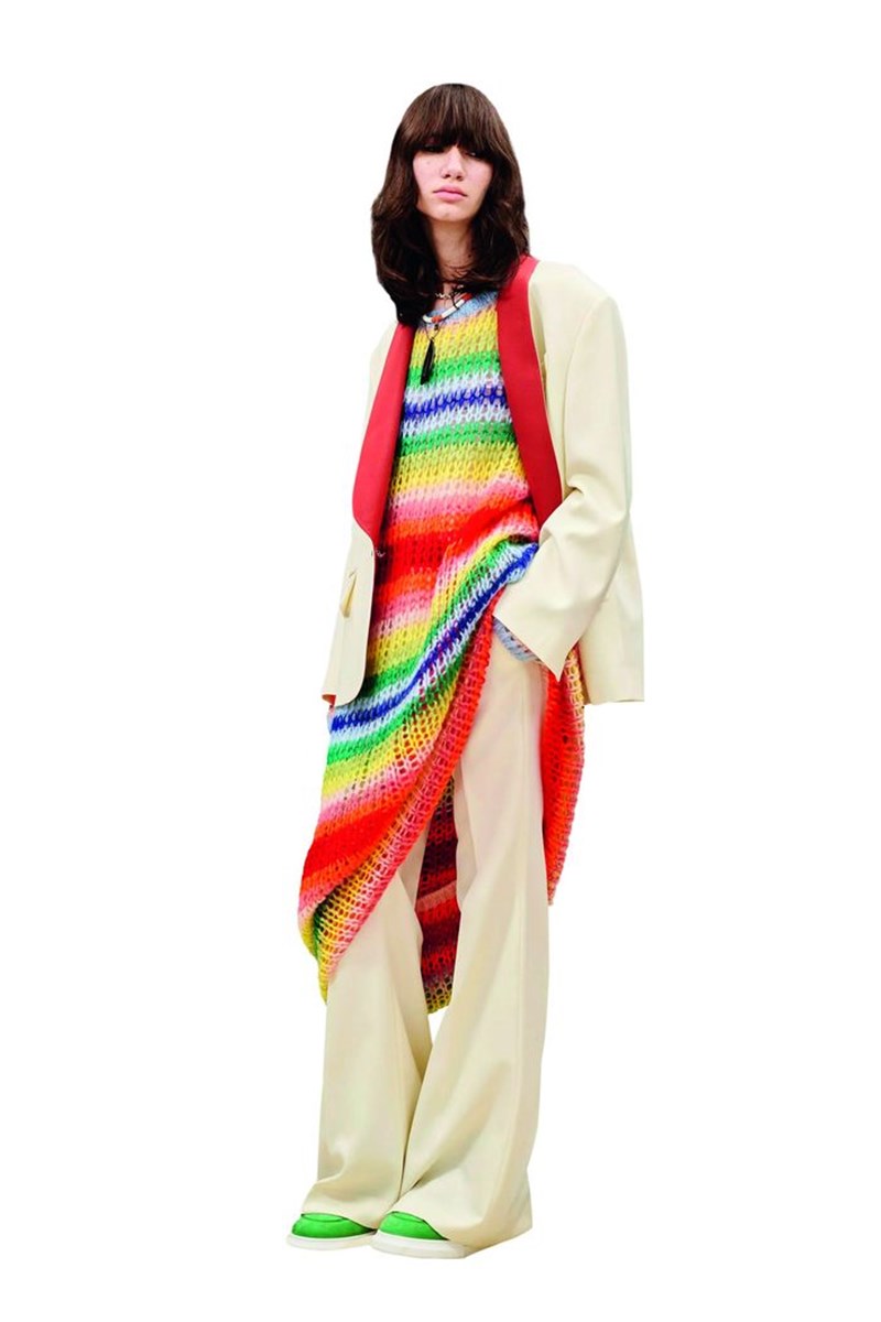 Rainbow euphoria: Οι ρίγες του ουράνιου τόξου τυλίγουν φορέματα, πλεκτά και αξεσουάρ - εικόνα 5