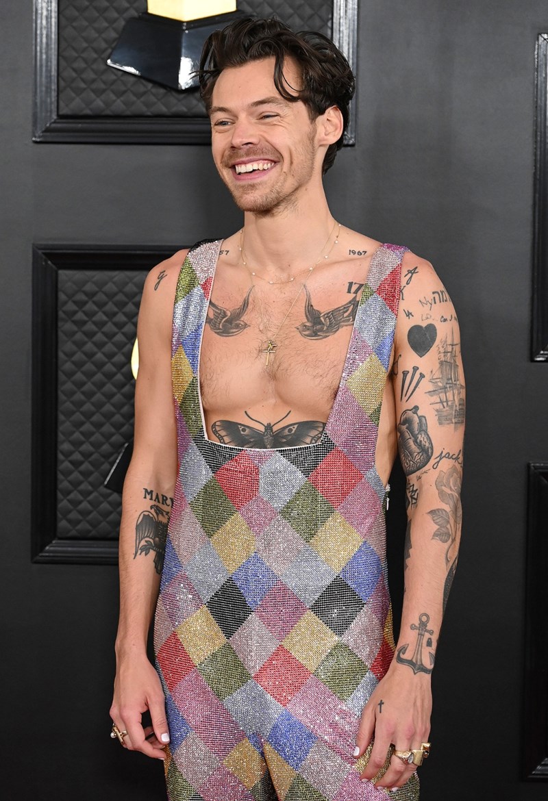 Grammy 2023: Η ολόσωμη φόρμα του Harry Styles που νίκησε όλες τις εκκεντρικές παρουσίες, η σαρωτική Beyoncé και πολύ βολάν - εικόνα 1