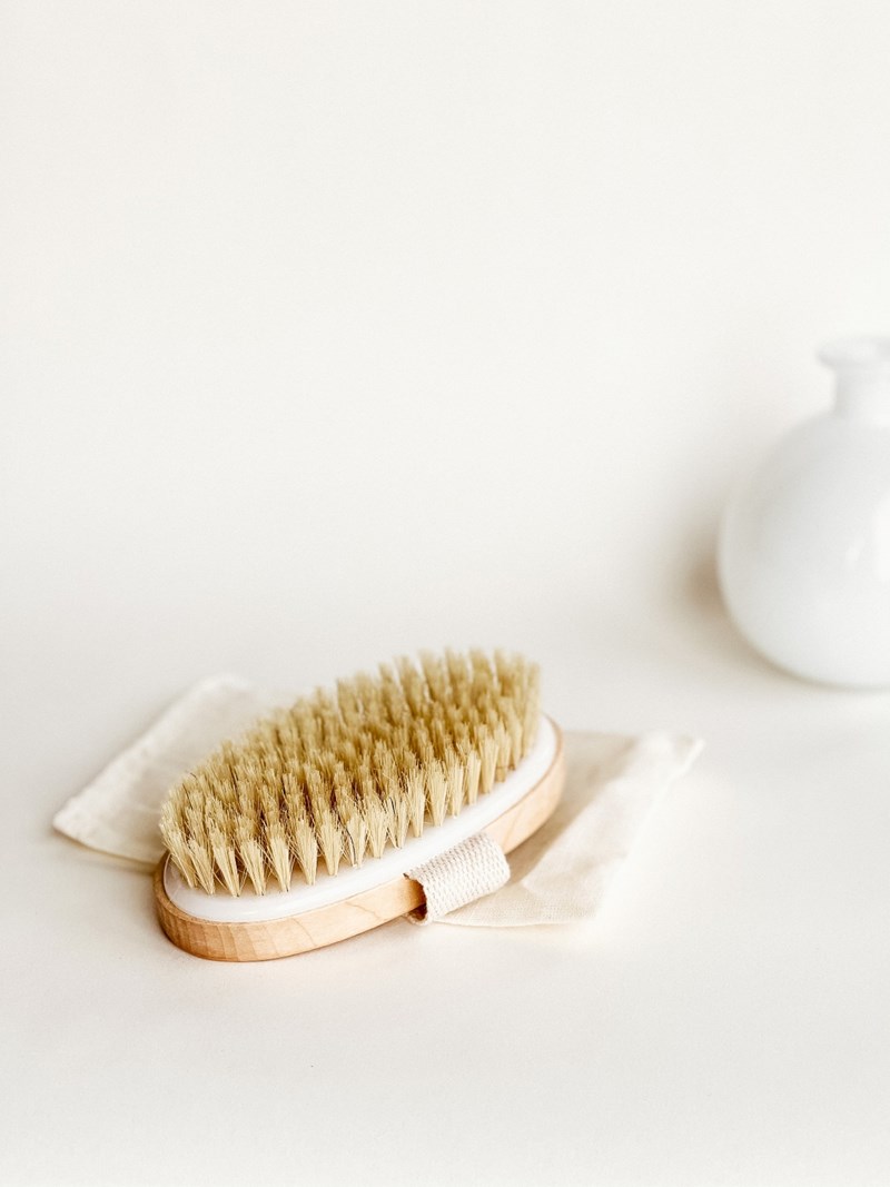 Dry brushing: 4 λόγοι για να υιοθετήσεις και εσύ αυτή τη skincare συνήθεια - εικόνα 1