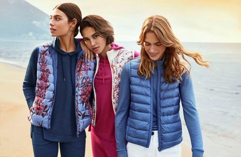 falconeri_lampania_me_tria_montela_me_puffer_jackets_stin_paralia