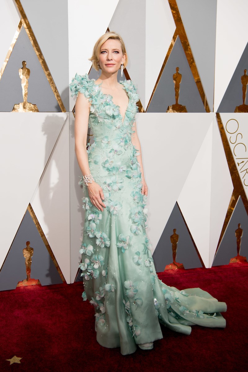 i_cate_blanchett_me_galazio_floral_forema_sta_oscar