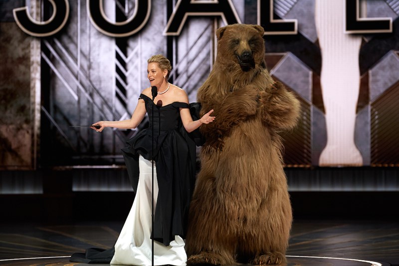 i_elizabeth_banks_parousiazei_katigoria_oscar_me_mia_arkouda_cgi