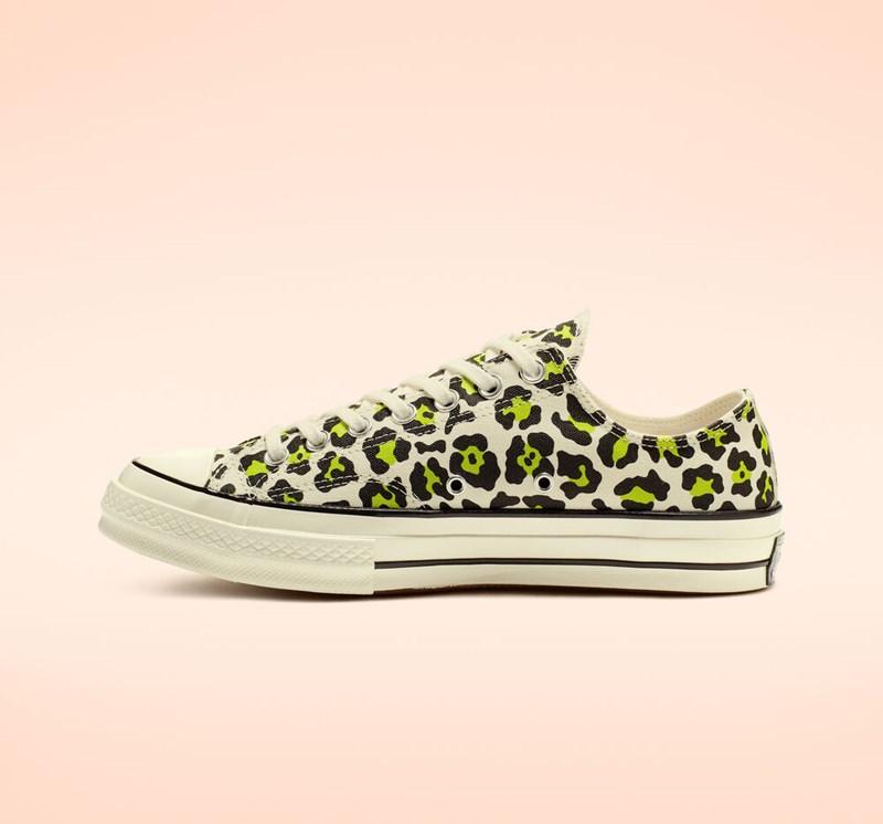 all_star_xamila_me_animal_print_se laxani_kai_kitrino