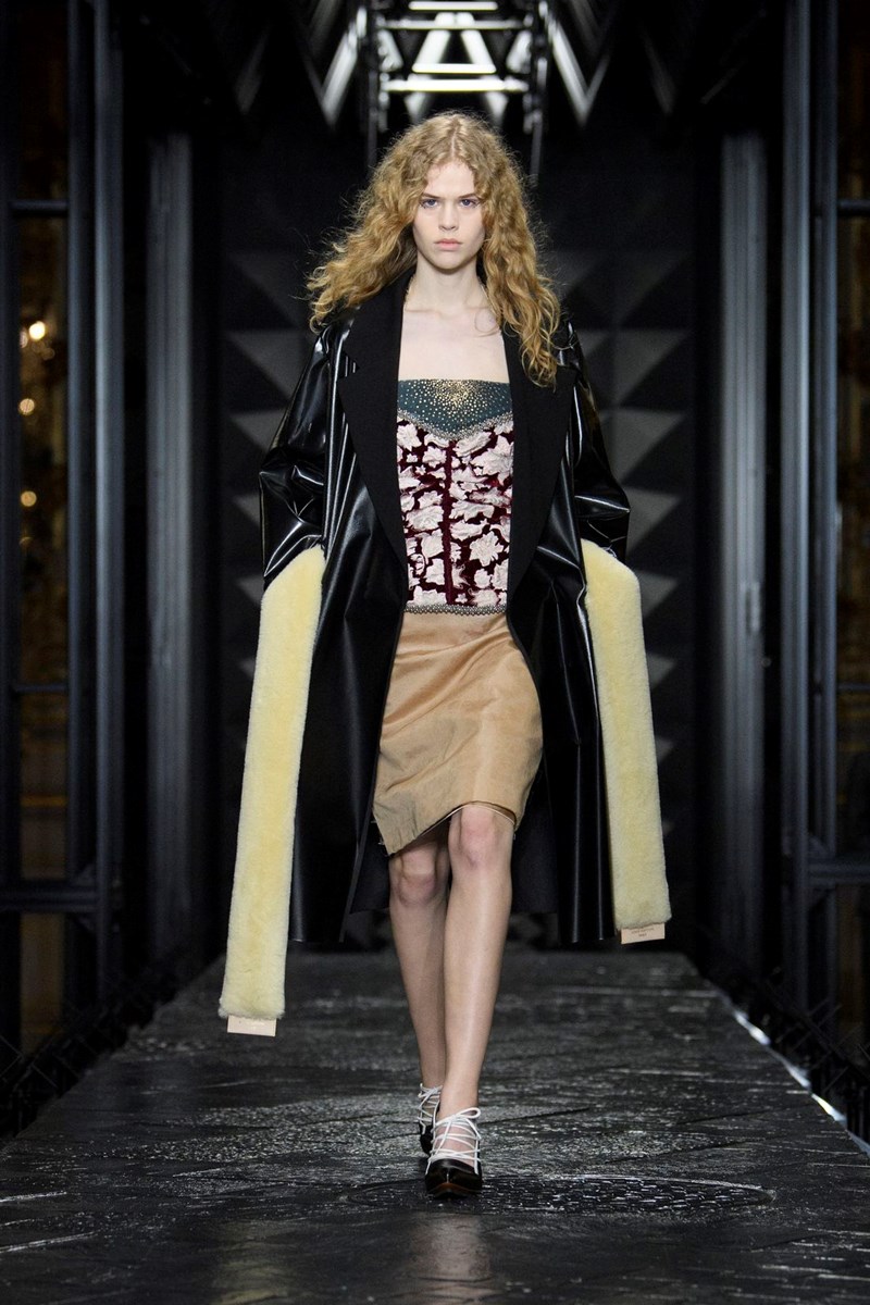 montelo_sto_catwalk_tis_louis_vuitton_gia_ti_syllogi_FW23