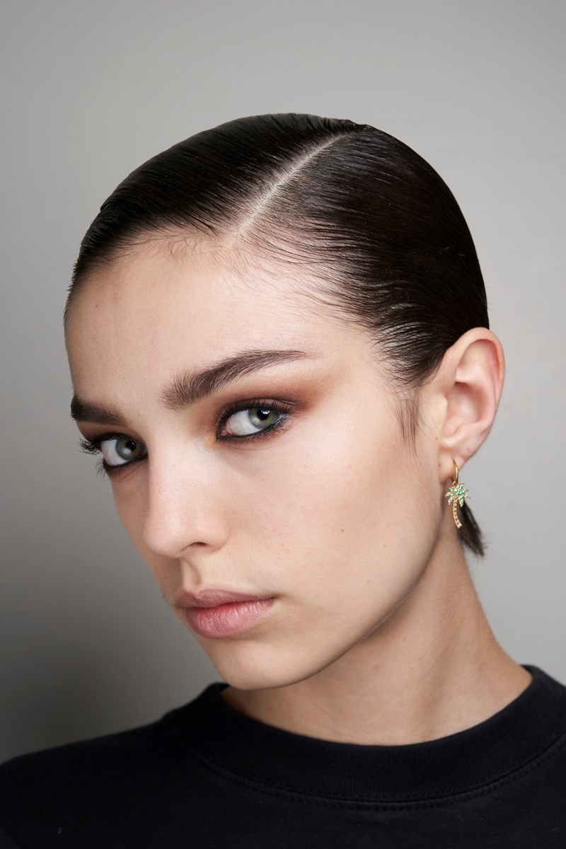 Πώς θα κάνεις το τέλειο smoky-eye μέσα σε μόνο λίγα δευτερόλεπτα - εικόνα 1