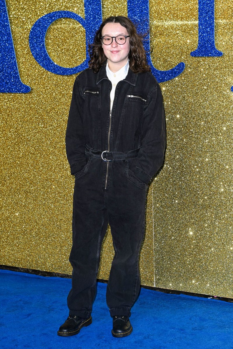 The Last of Us: 5 φορές που η Bella Ramsey απέδειξε ότι είναι ένα ανερχόμενο gender fluid fashion icon - εικόνα 4