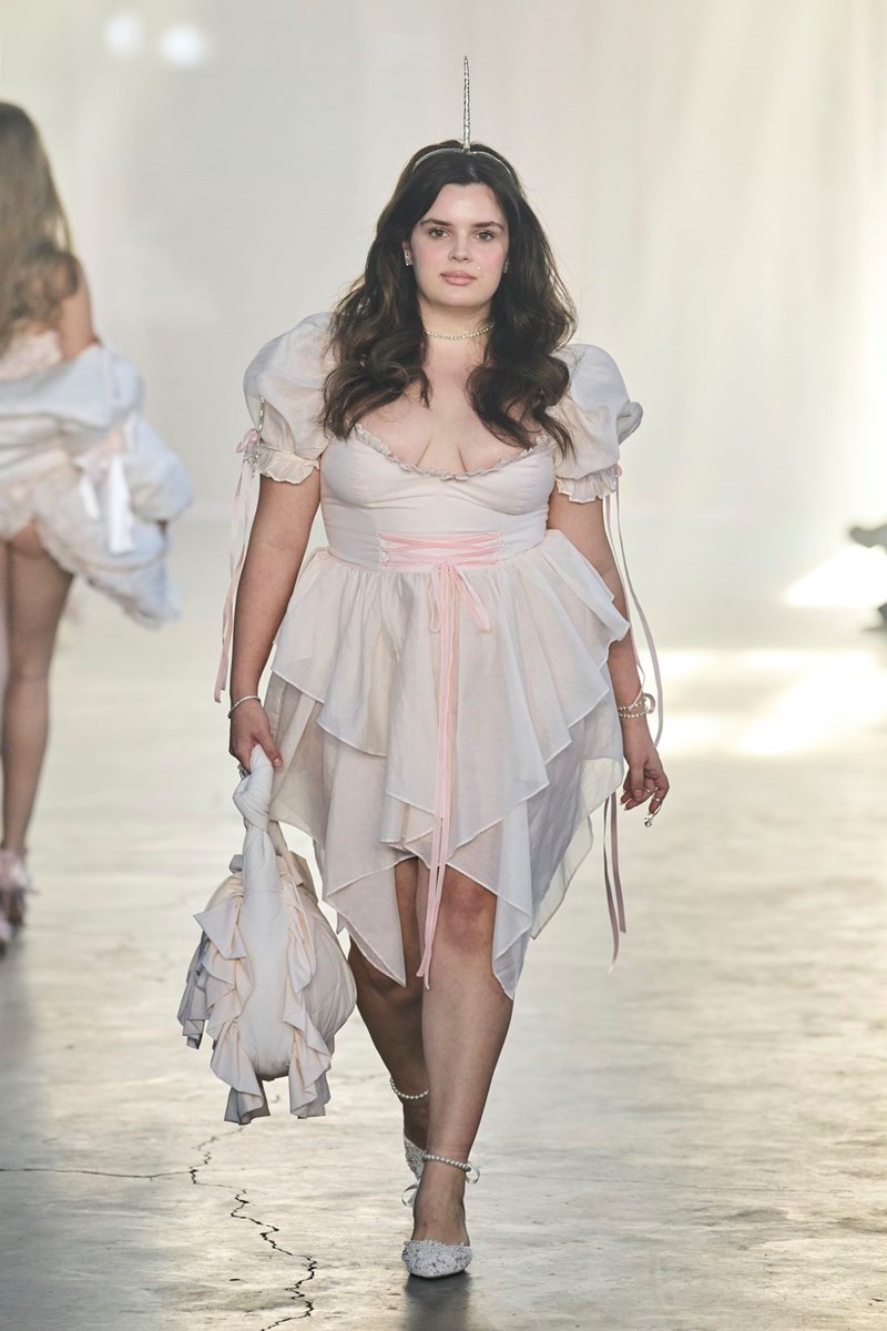 plus_size_montelo_sto_catwalk_tis_selkie_me_mpez_babydoll_dress