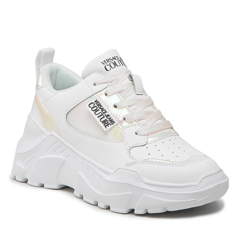 lefka_sneakers_versace_me_krem_leptomeries_sti_fterna_kai_ta_kordonia_kai_chunky_sola