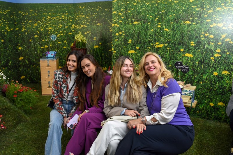 H APIVITA γιορτάζει 10 χρόνια λειτουργίας του Experience store της και το λανσάρισμα των limited edition ανοιξιάτικων beauty σετ της - εικόνα 2