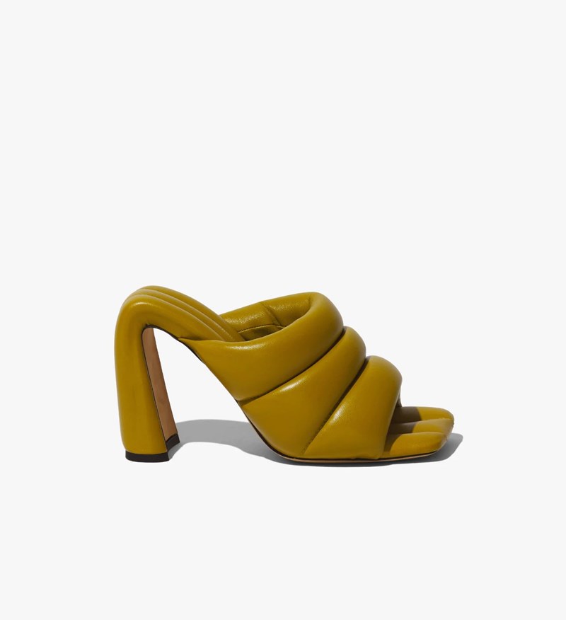 pedilo_moustardi_se_stil_parachute