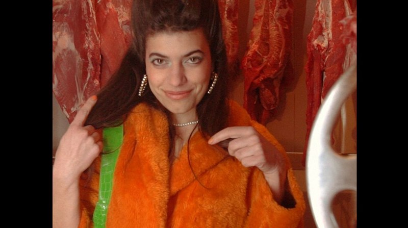 i_ithopoios_vina_sergi_me_portokali_gouna_mesa_se_kreopoleio