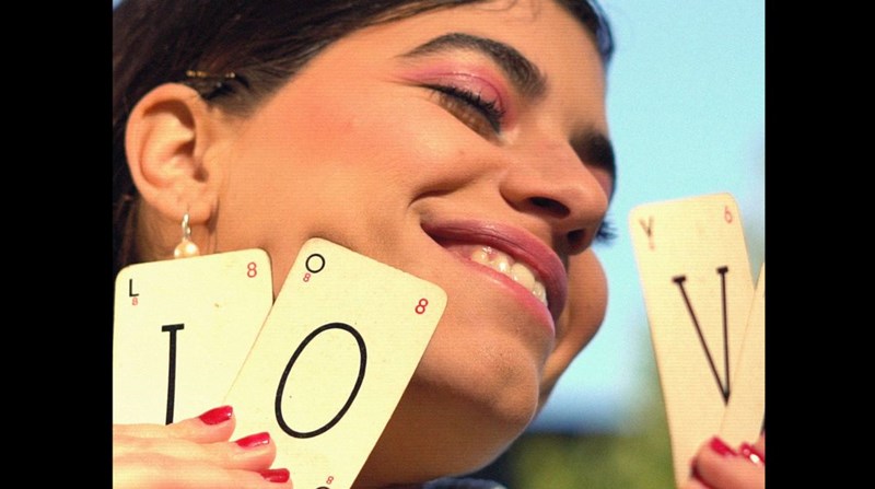 i_ithopoios_vina_sergi_krata_kartes_trapoulas_me_ti_leksi_love